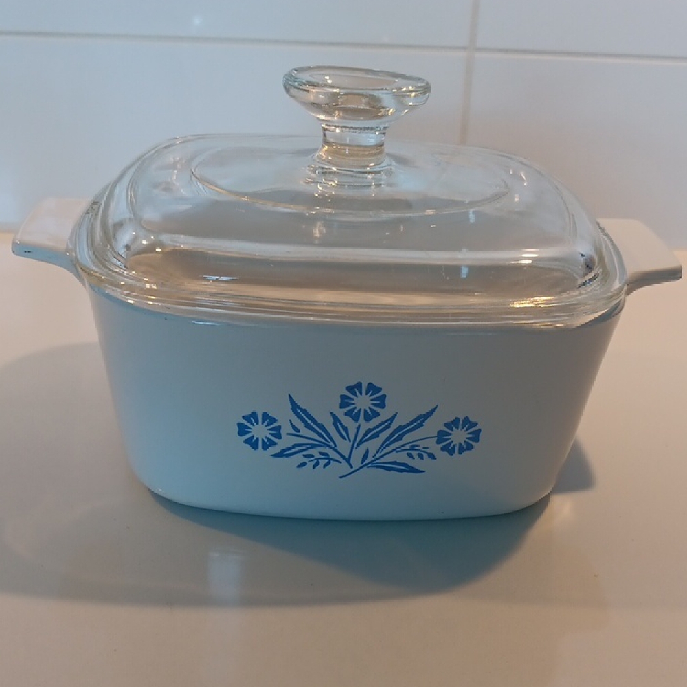 Corning Ware "Blue Cornflower" 1.5 Litre Covered Dish A-1.5-B